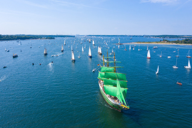 Schiffe auf der Kieler Förde während der Windjammerparade