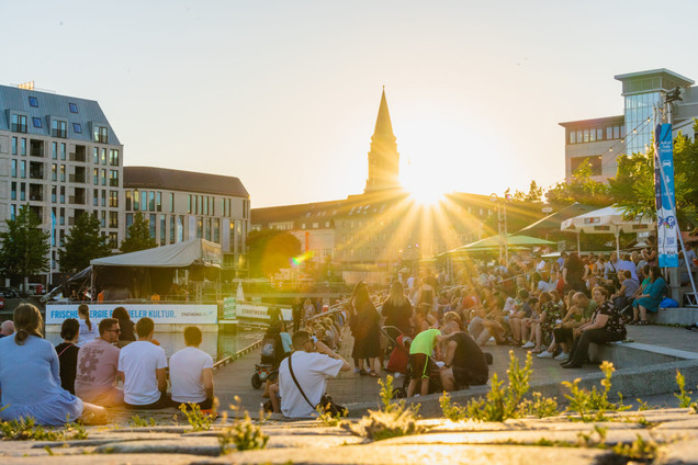 Sonnenuntergang am Bootshafen während des Botshafensommers