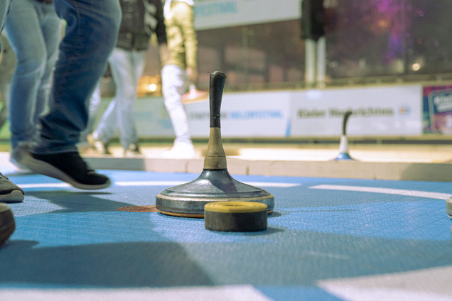Feed and a curling stick