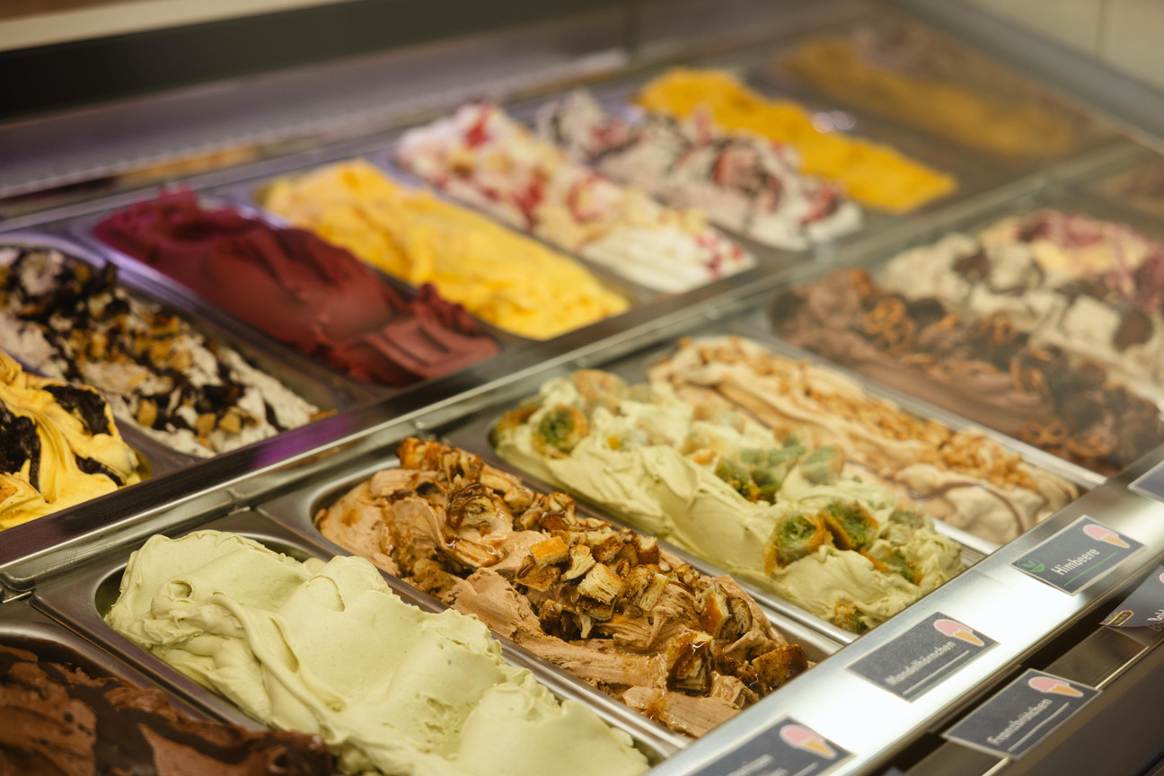 Eis hinter der Vitrine