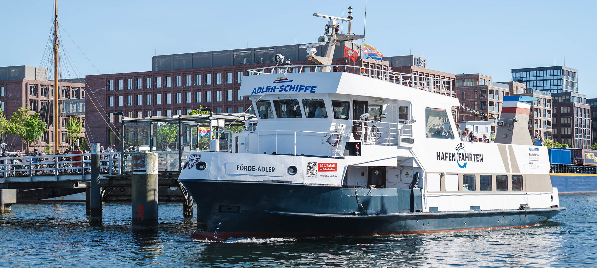 Hafenrundfahrt Kiel. Erleben Sie Sightseeing auf maritime Art vom Schiff bei unserer Hafenrundfahrt.