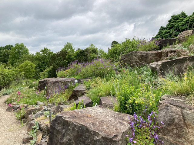 Wandern auf dem Stadt.Garten.Wander.Weg vom Nordfriedhof bis zum Urnenfriedhof