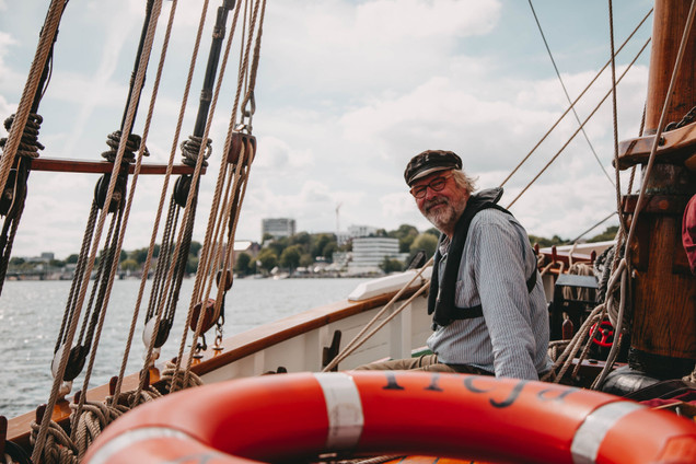 Segler auf Segelschiff