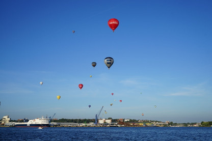 Heißluftballons über der Kieler Förde