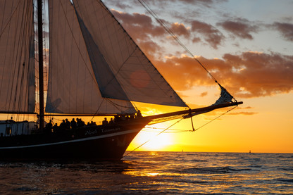 Schiff Abel Tasmann im Sonnenuntergang