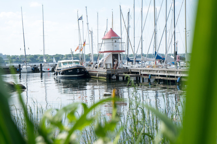  <a href="/kieler-foerde-entdecken/strandorte/moenkeberg">Direkt neben Heikendorf liegt das kleine Örtchen Mönkeberg. Hier erfahren Sie mehr.</a>