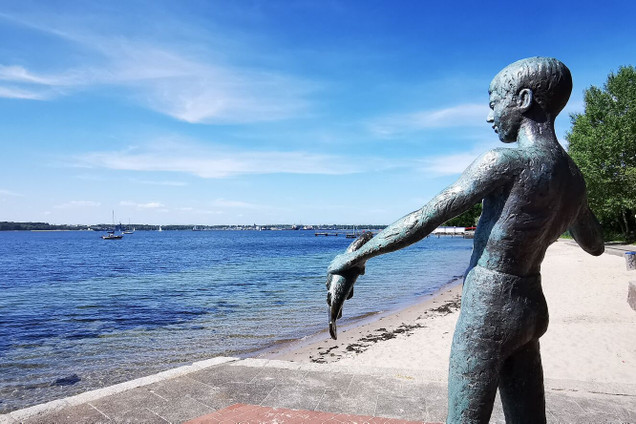 Statur eines Kleinen Jungens am Heikendorfer Strand