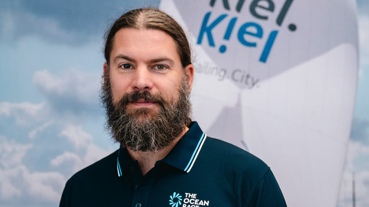  Jonathan Hartmann<br>Division Manager Sailing & Business<br><a href="tel:0431-9012987">Tel.: 0431 - </a>9012985 <br>Mail: <a href="mailto:j.hartmann@kiel-marketing.de">j.hartmann@kiel-marketing.de</a>