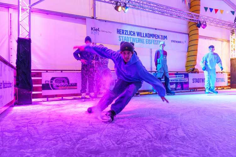  Am 19. November geht's los: Das Stadtwerke Eis-Festival<br><br>Buchen Sie jetzt schon Weihnachtsfeiern, Kindergeburtstage und andere Events.