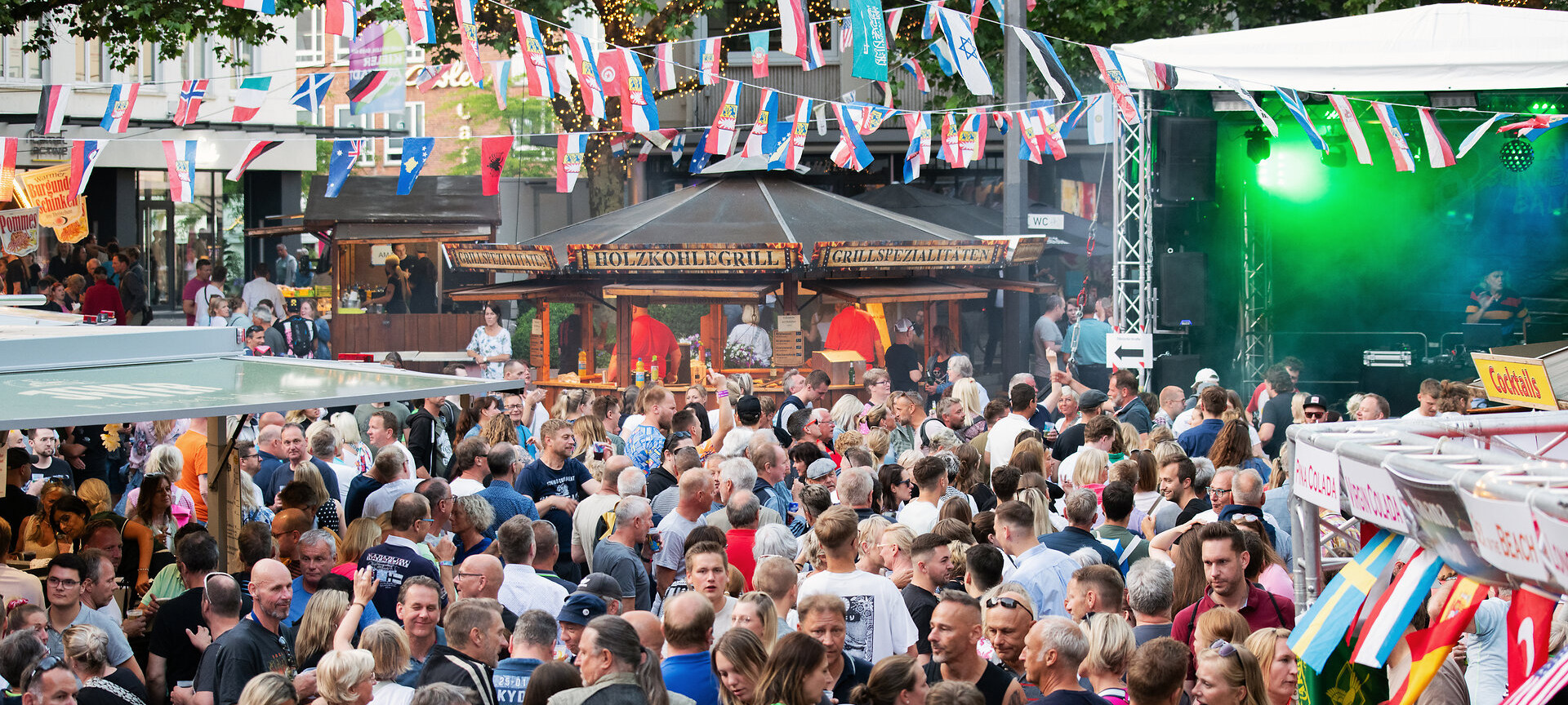 Party bei der Kieler Woche