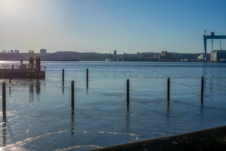  Top 10 Tipps für frostig schöne Wintertage<br><br>Erkunde Kiel im Winter: Spaziergänge mit Aufwärmmöglichkeit.