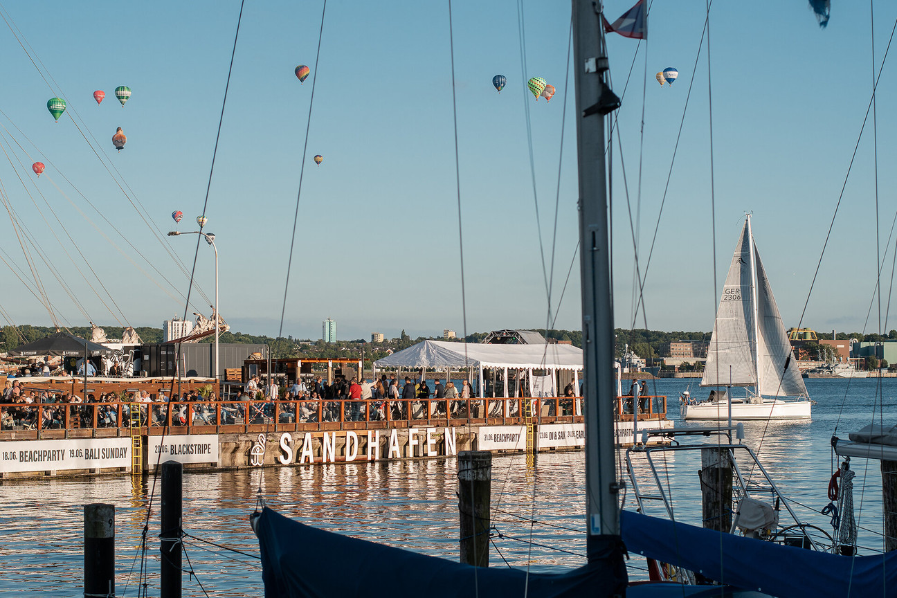 Bild vom Sandhafen auf der Kieler Woche