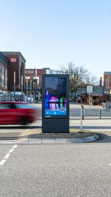 Cityscreen am Bahnhof.