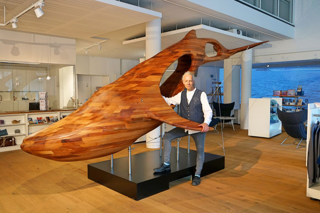 Ausblick vom Rathausturm aus: Stadt, Förde und Kräne