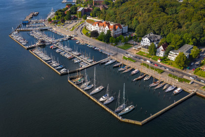 Der Sporthafen in Kiel Düsternbrook von oben.