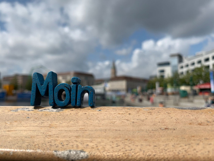  Entdecke liebevoll produzierte Artikel „made in Kiel“ und Andenken mit Kiel-Bezug.