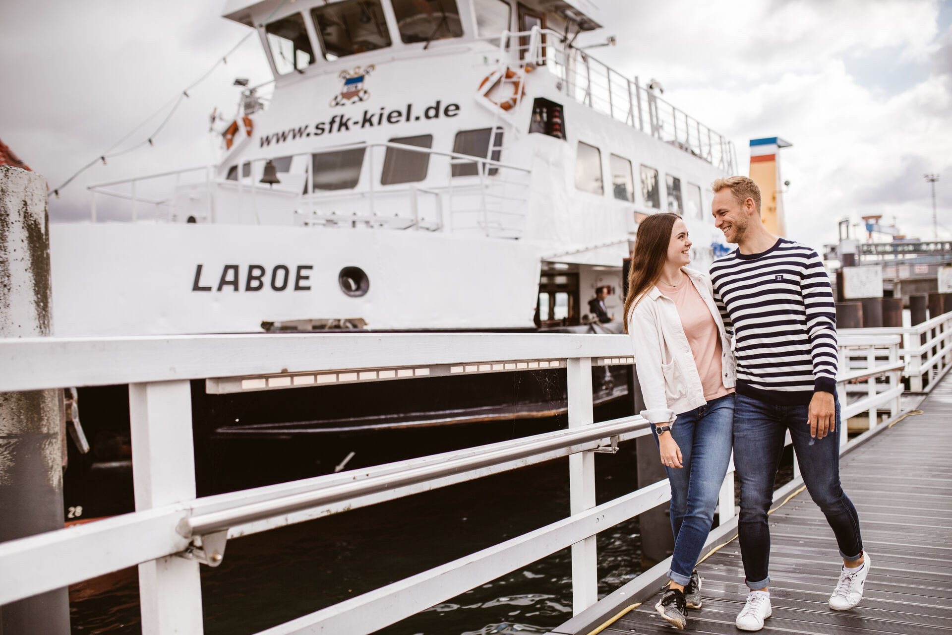  With the Fördeschiff you will experience Kiel from the seaside. Feel the versatility of the city during a harbor tour!