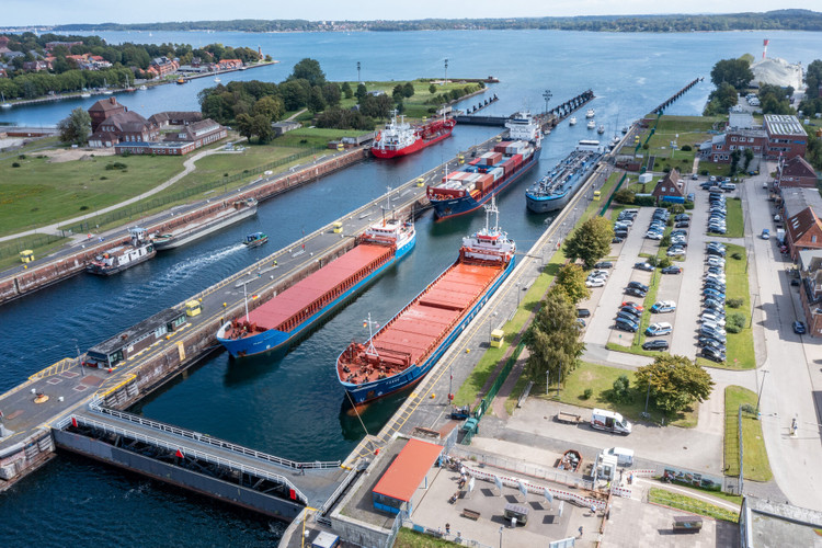  <a href="/en/explore-the-kiel-fjord/sightseeing/ships-lighthouses">It doesn't get much more maritime than this: discover everything about the hustle and bustle of the Kiel Fjord and its many lighthouses. </a>