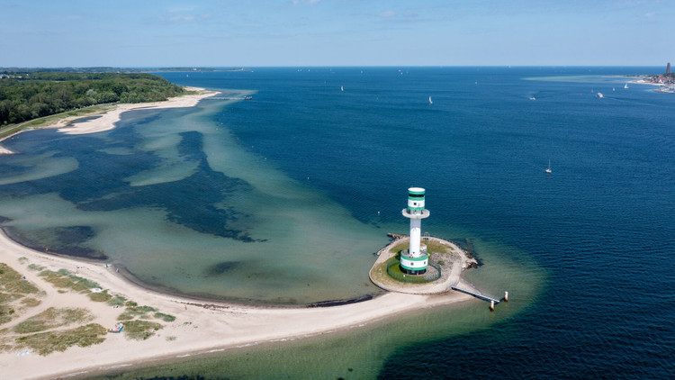  Schiffe und Leuchttürme<br><br>Ob Aussichtspunkte oder Leuchttürme: Hier erfahren Sie alles über Kiels maritime Highlights.