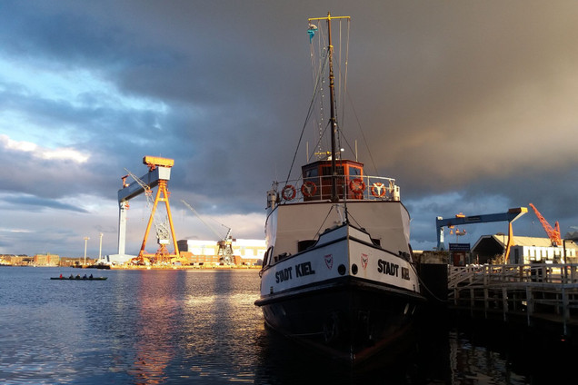 Kieler Hafen mit Wolken