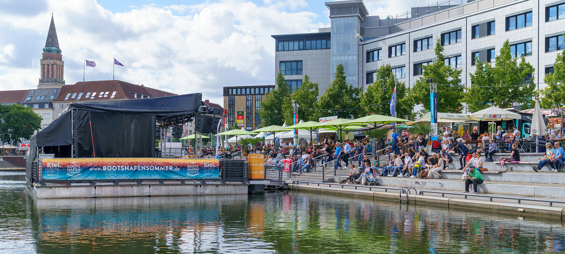 Das Kieler Demokratiefestival auf dem Bootshafensommer